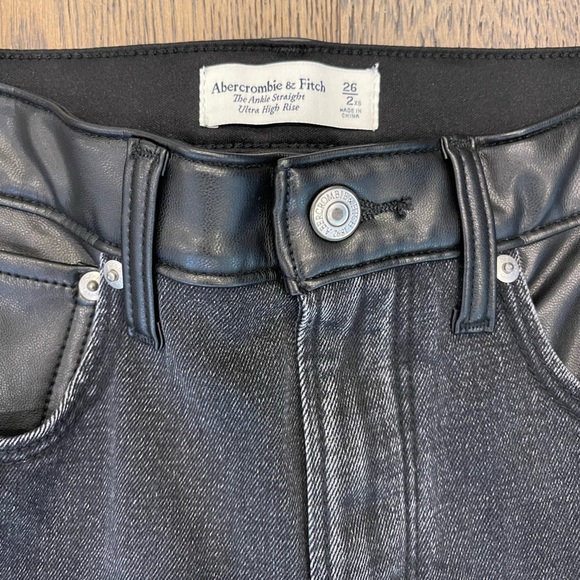 Abercrombie & Fitch Black Leather Jean Ultra High Rise Capris Cropped 26 2 - Picture 2 of 3